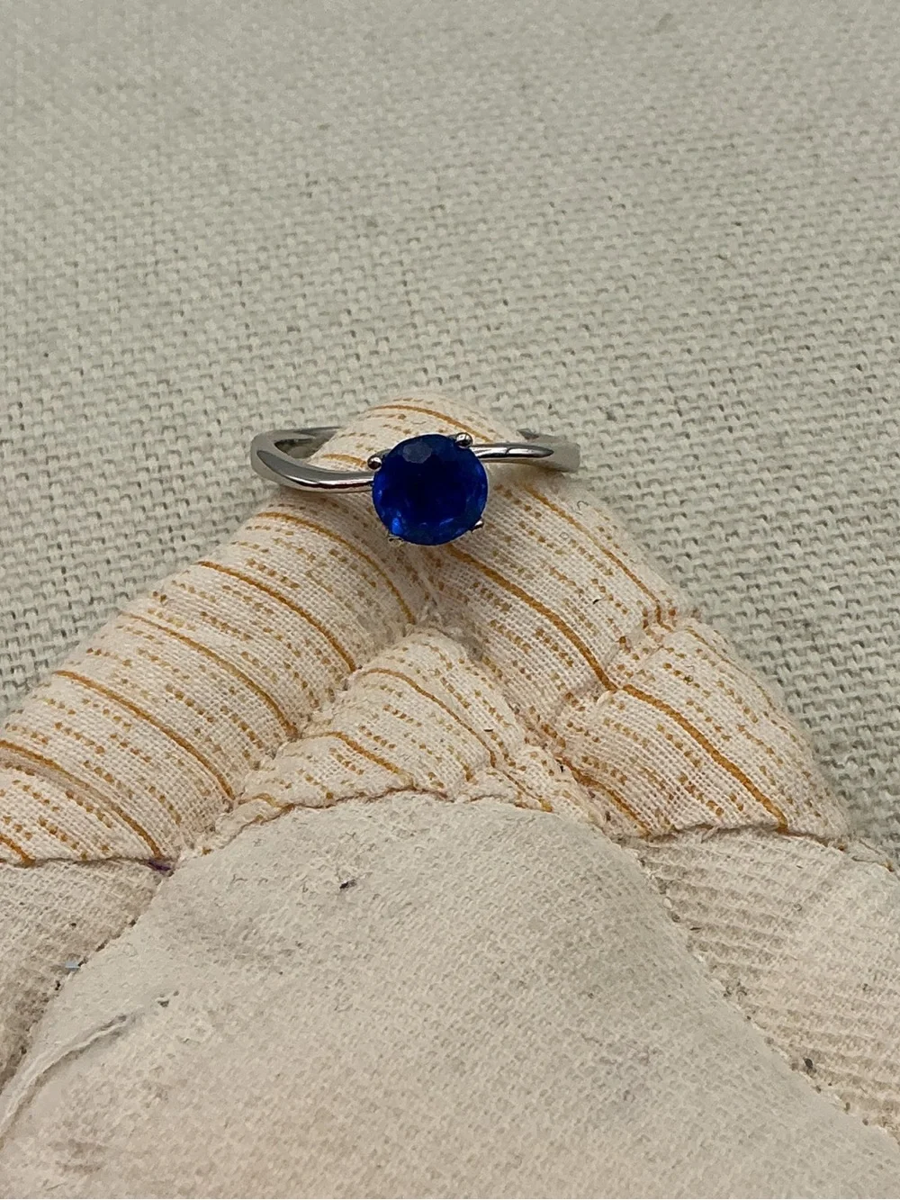 Classic Sterling Silver 925 Ring with Sri Lanka Sapphire Solitaire Gemstone
